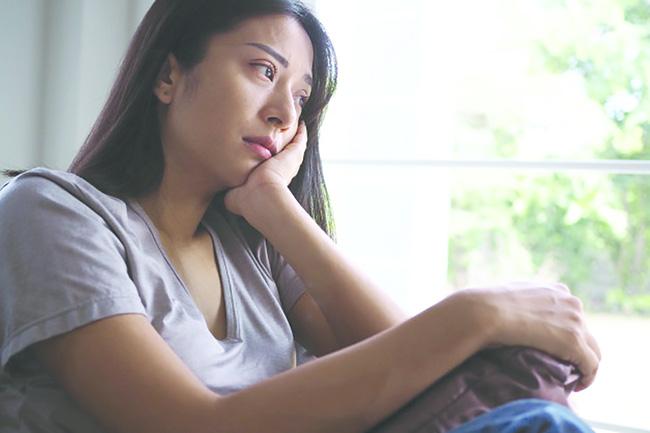 Vừa sinh xong được 2 tháng, hội bạn thân Đại học đến nhà thì thầm vào tai một điều khiến tôi hóa đá-2