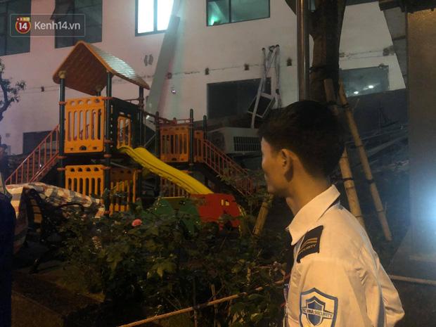 Cả dàn điều hòa chung cư ở Hà Nội đổ sập xuống sân chơi trẻ em-3