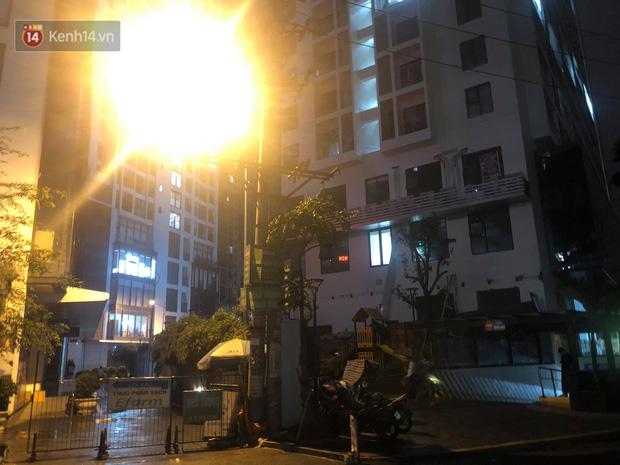 Cả dàn điều hòa chung cư ở Hà Nội đổ sập xuống sân chơi trẻ em-5