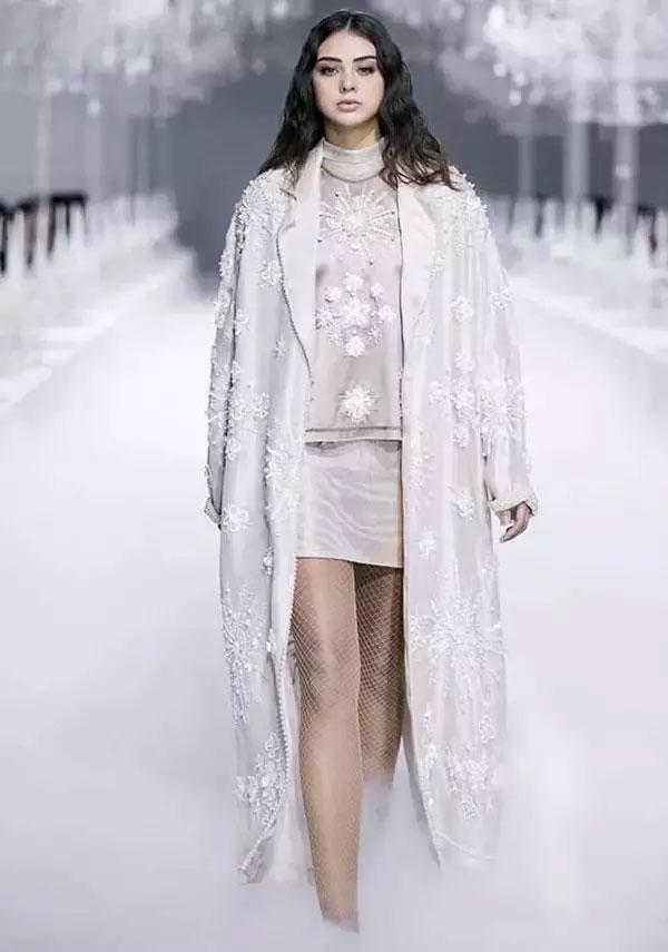 Bồ Tây của Bùi Tiến Dũng lộ nhan sắc thật qua ảnh chụp lén-6