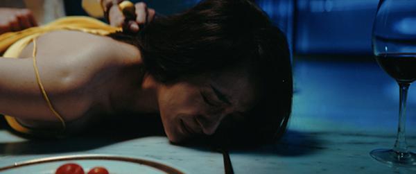 Bảo Anh ê ẩm cảnh nóng bạo lực, Minh Hằng yêu luôn trên xe hơi-1