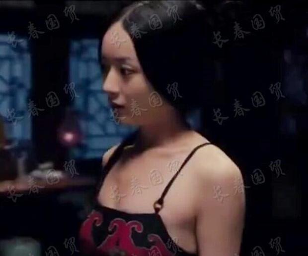 Ảnh thiếu vải của Triệu Lệ Dĩnh bỗng hot lại: Body lộ khuyết điểm, visual khác lạ-7