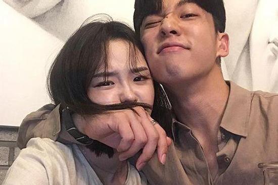 Những cử chỉ đáng yêu của con gái khiến đàn ông mê mệt