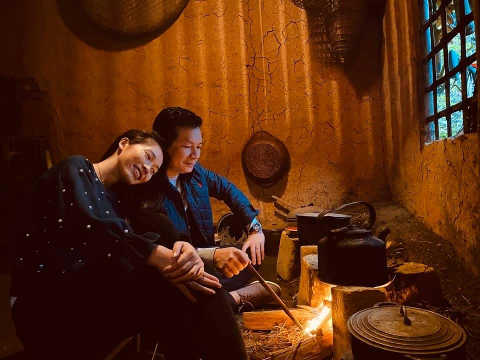 Shark Hưng và Á hậu đầu tắt mặt tối kỷ niệm 3 năm ngày cưới-5