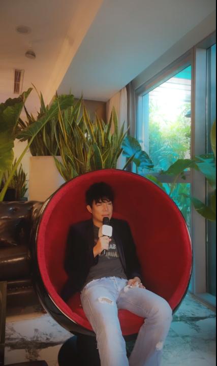 Nathan Lee chăm livestream nhưng lười thay quần áo, 2 ngày vẫn mặc 1 bộ-3