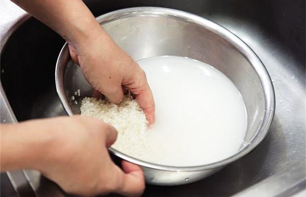 Gần như 100% các chị em không biết mình đã vo gạo đúng hay sai?-2