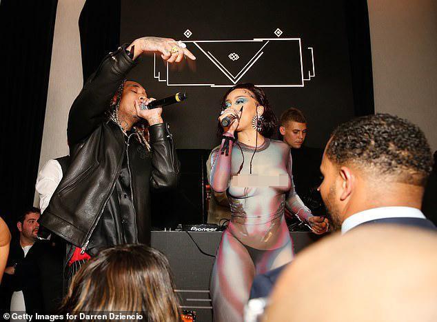 Nóng mặt bộ váy xuyên thấu mỏng tang còn ‘quên’ nội y của Doja Cat-3