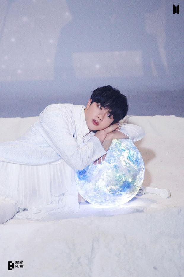 BTS rủ nhau chụp concept vừa ngầu vừa sexy, mỗi J-hope chịu lạc quẻ-5