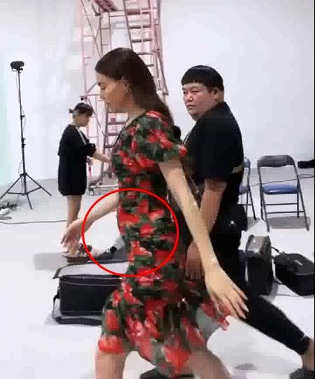 Vòng 2 ảo diệu nhất showbiz thuộc về Hà Hồ: Mới rõ cơ bụng mà giờ lại như mang bầu?-2