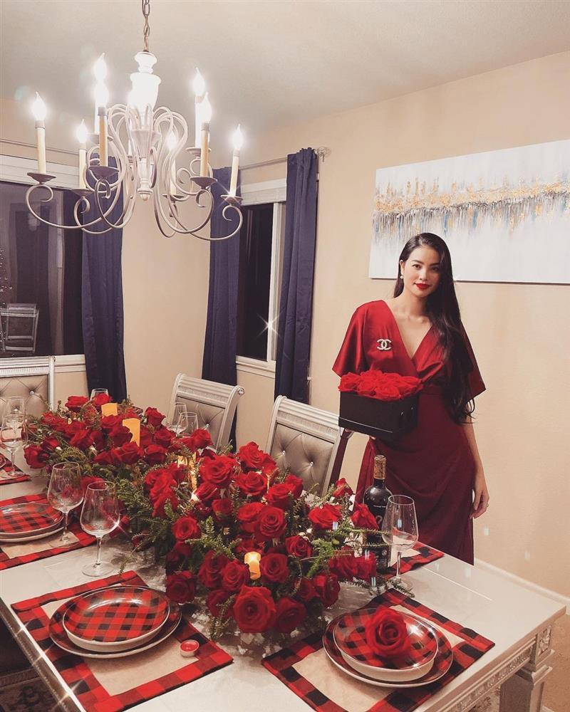 Phạm Hương chia sẻ bức ảnh mình đè người kém duyên-4