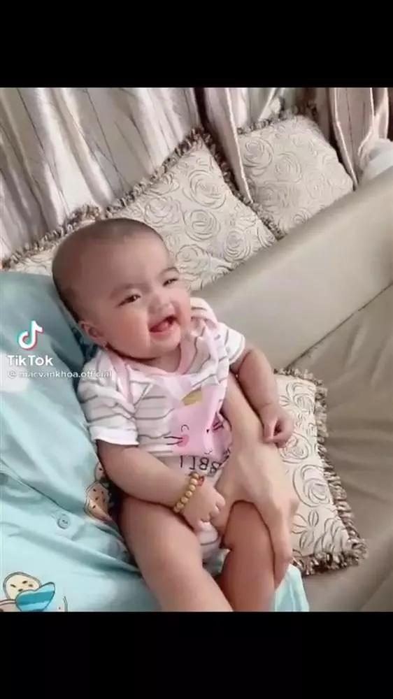 Mạc Văn Khoa gây cười khi khoe ảnh buồn như mất sổ gạo bên con gái-11