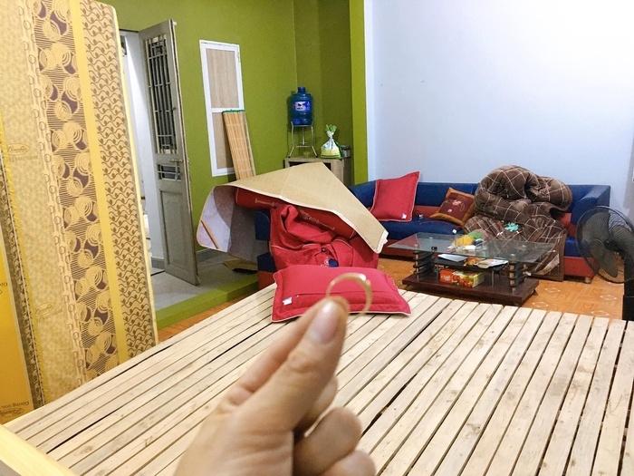 Trót làm mất nhẫn cưới, anh chồng lục tung nhà để tìm vì sợ vợ sắp về-4