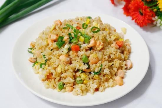 Cách làm cơm chiên trứng cải bắp ngon miệng