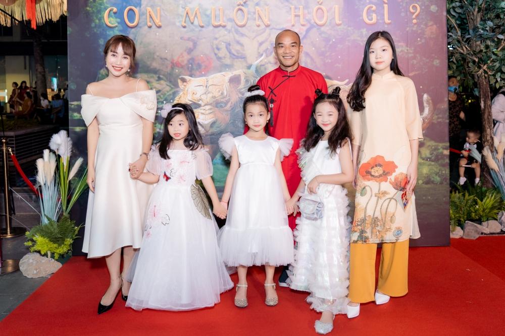 Bé Lavie xinh như thiên thần đi xem Trạng Tí cùng Ốc Thanh Vân-2