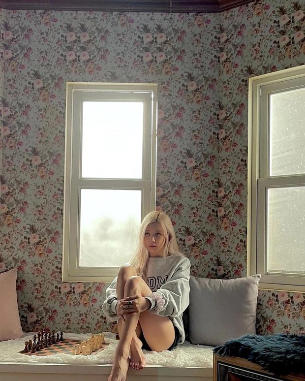 Hoảng hồn tưởng Rosé BLACKPINK tung ảnh bán nude không quần giữa đêm-3