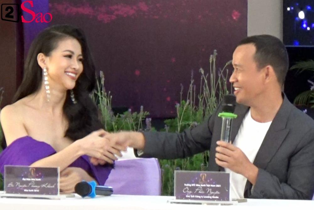 Phương Khánh và bầu cũ gây ngạc nhiên khi tay bắt mặt mừng-3