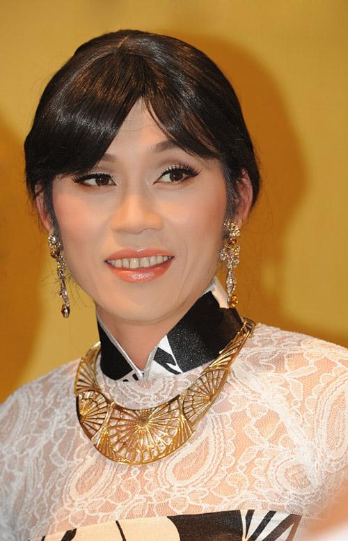 Hoài Linh giả gái được khen đẹp hơn cả Lê Giang-2