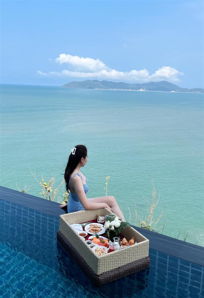 Tham gia đường đua bikini, MC nhà đài khiến khán giả u mê-4