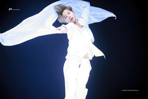 Jimin BTS từng có màn múa huyền thoại nhờ quên kéo khoá quần-1