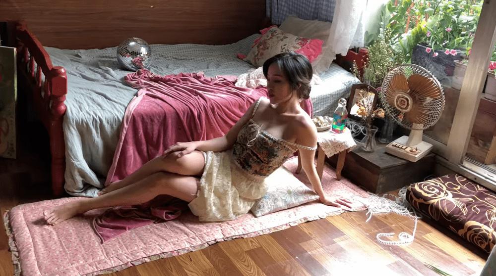 Khoe ảnh sống ảo, bà Tưng bị mỉa mai ở phòng như chuồng lợn-2