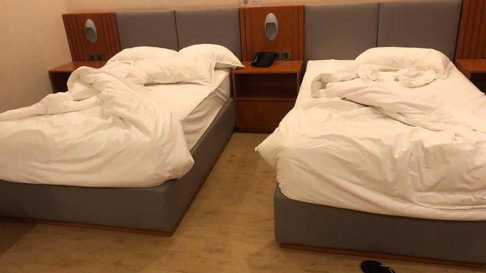 Bị phạt 500.000 đồng vì kê sát 2 chiếc giường khi đi du lịch: Khách hàng hay khách sạn sai?-3