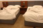 Bị phạt 500.000 đồng vì kê sát 2 chiếc giường khi đi du lịch: Khách hàng hay khách sạn sai?