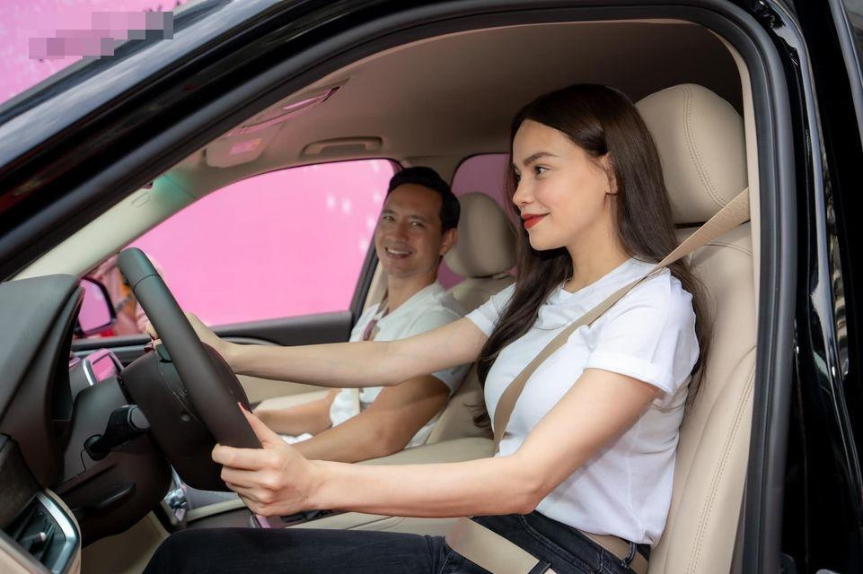 Sao Việt chơi lớn khi tậu xế hộp cho nhân viên-6