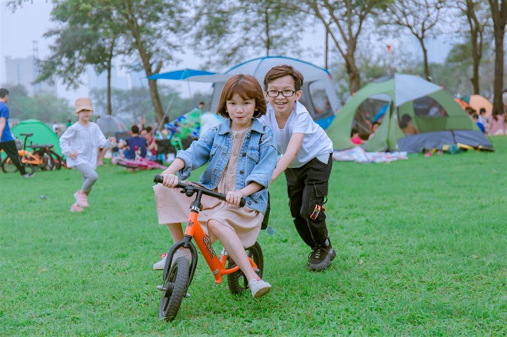 Hôn nhân cặp vợ chồng tí hon bị nhầm học sinh tiểu học sau 2 năm chung nhà-7