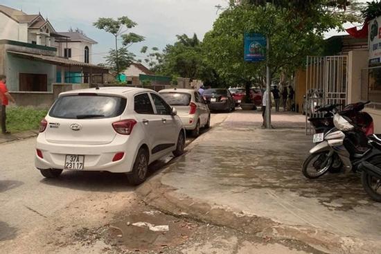 NÓNG: 4 người lạ đến nhà, chủ nhà nổ súng bắn 2 người tử vong tại chỗ