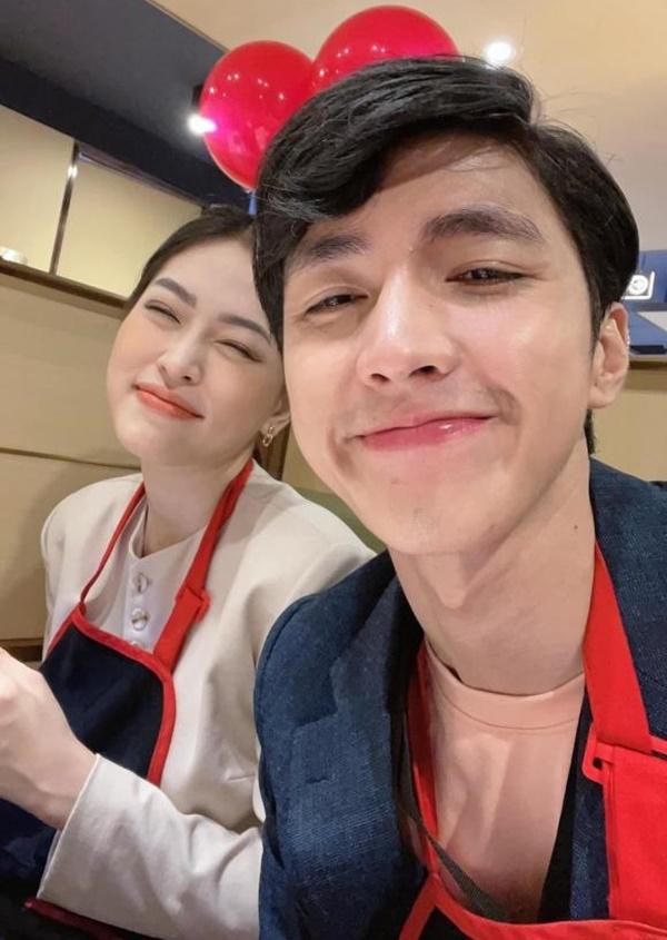 Bình An khoe ảnh tình cảm bên bạn gái Phương Nga: "Xa là nhớ, gần nhau là cười".