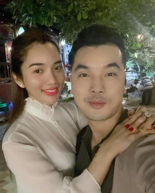 Ưng Hoàng Phúc ngọt ngào bày tỏ với bà xã: "Đi đâu, làm gì cũng được, miễn đi cùng anh là được".