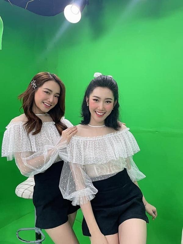 Nhã Phương và Thúy Ngân là đôi bạn thân thiết, đồng hành với nhau từ công việc đến đời thường.