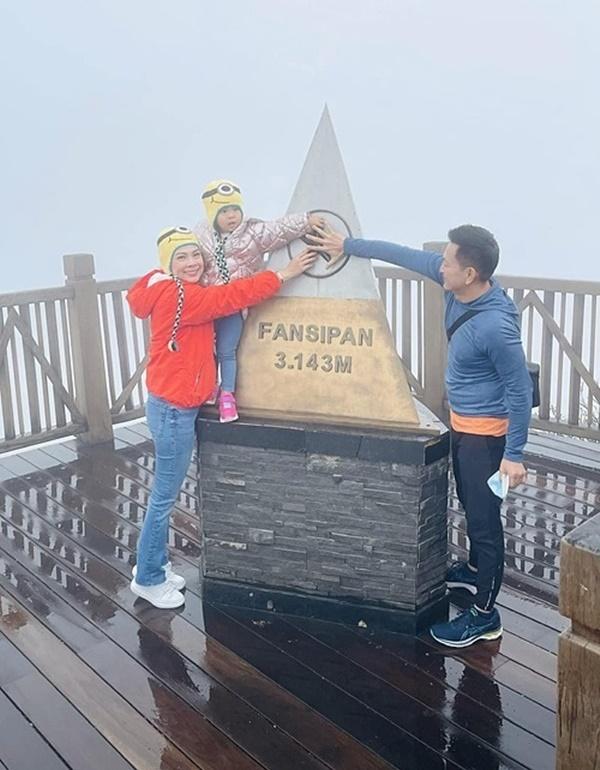 Vợ chồng Thanh Thảo đưa con gái đi du lịch ở Sapa.