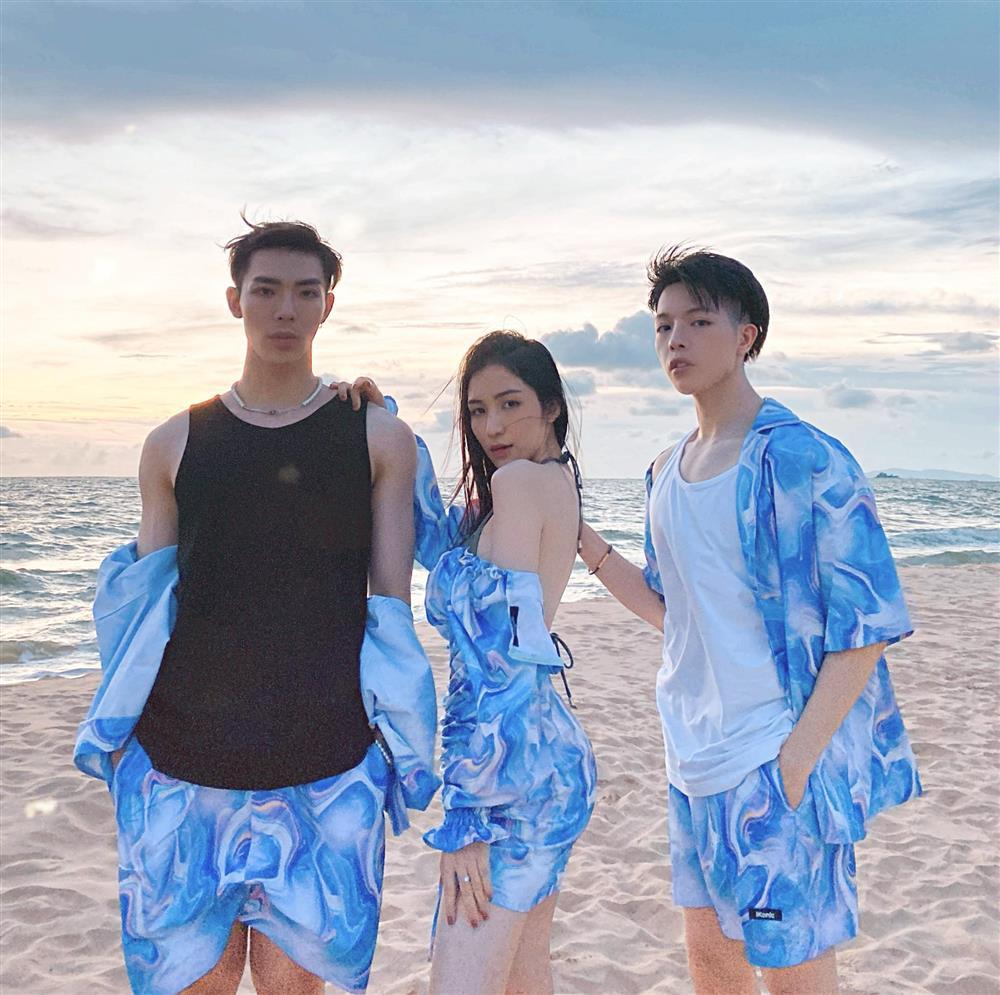 Gia đình Hoa Dâm Bụt gây lú với những khoảnh khắc 3 như 1-8