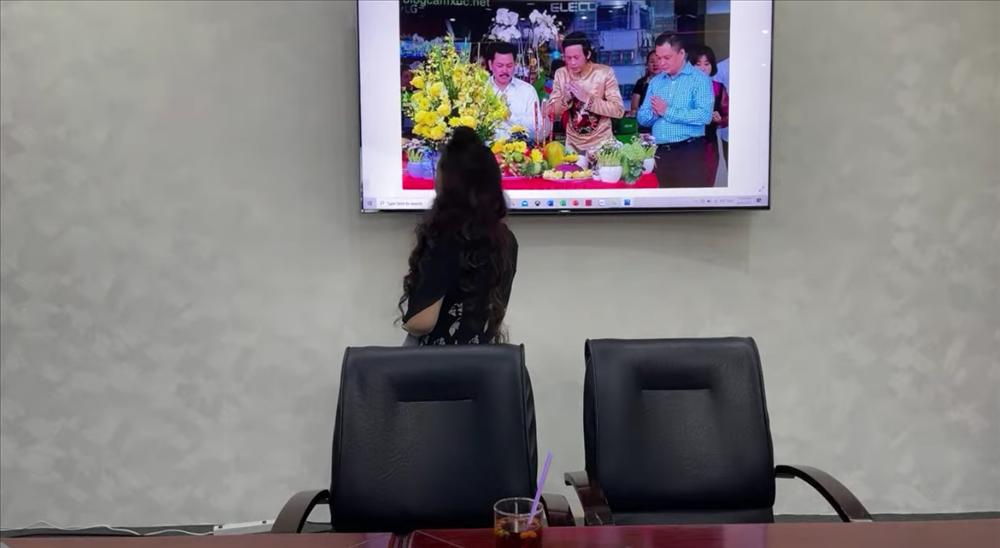 Vợ ông Dũng Lò Vôi gọi tên nam ca sĩ mê kim cương nhưng toàn trả góp-1