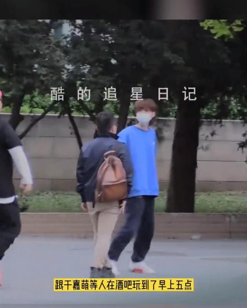 Lộc Hàm bị bắt gặp đi bar cùng hotgirl khi đang yêu Quan Hiểu Đồng-1