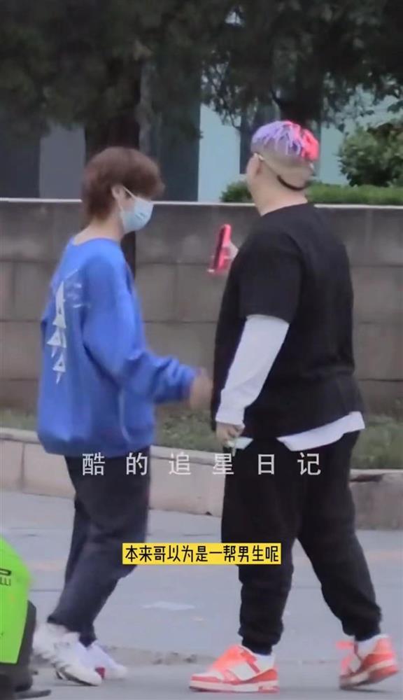 Lộc Hàm bị bắt gặp đi bar cùng hotgirl khi đang yêu Quan Hiểu Đồng-2