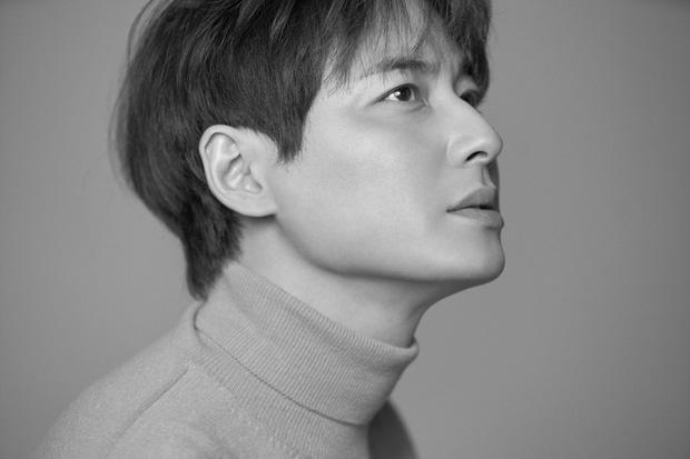 Vừa bị réo gọi vì Nathan Lee, tài tử xứ Hàn Lee Ji Hoon đã lên top 1 Naver-1