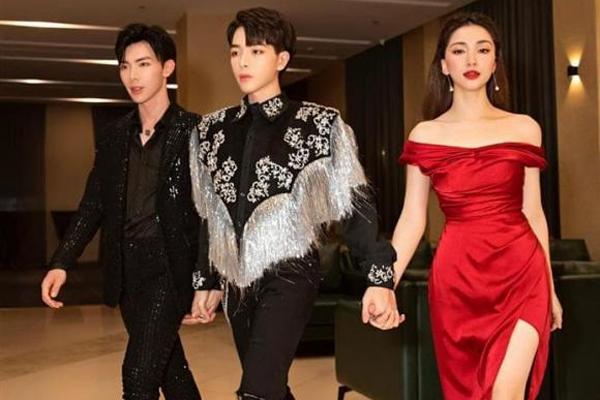 Gia đình Hoa dâm bụt gây hoang mang vì quá giống nhau