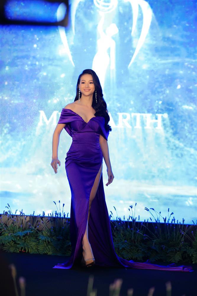 Miss Earth Phương Khánh bị bóc chiều cao thật sau ảnh cô bé đi lạc-1