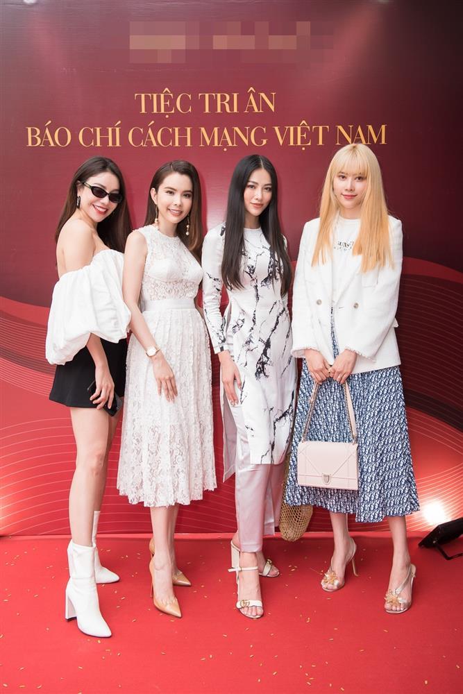 Miss Earth Phương Khánh bị bóc chiều cao thật sau ảnh cô bé đi lạc-5