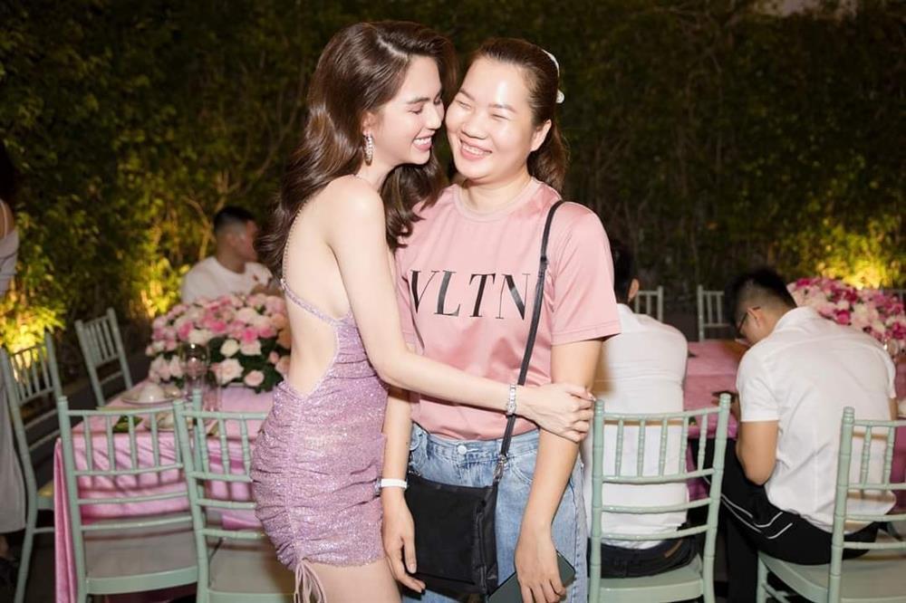 Giúp việc hào hứng check-in xế hộp bạc tỷ Ngọc Trinh mua tặng-8