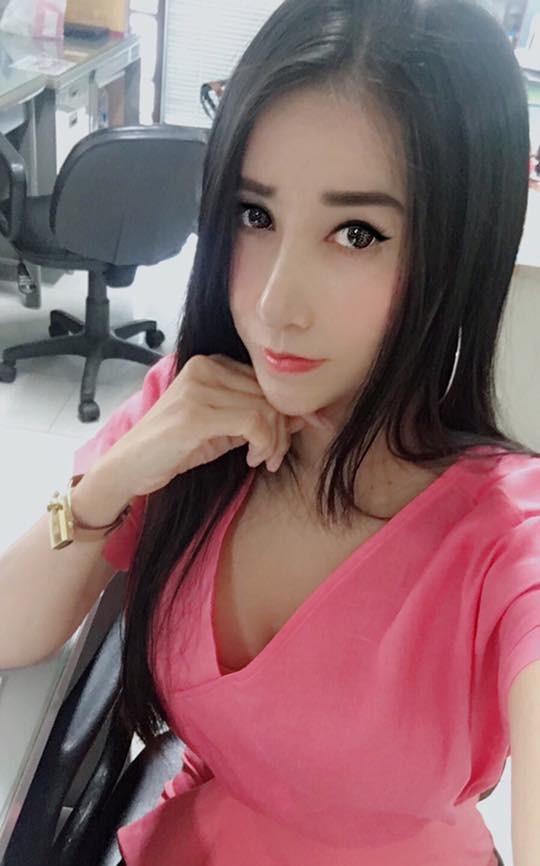 Bé gái gây nghiện người xem vì xinh như búp bê, nhan sắc mẹ còn choáng hơn-6