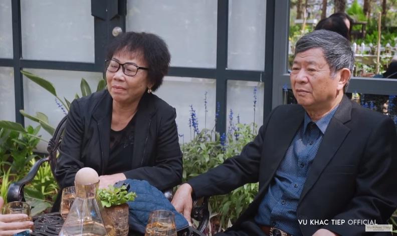 Mẹ đẻ Vũ Khắc Tiệp nước mắt lưng tròng khi nói về con-4