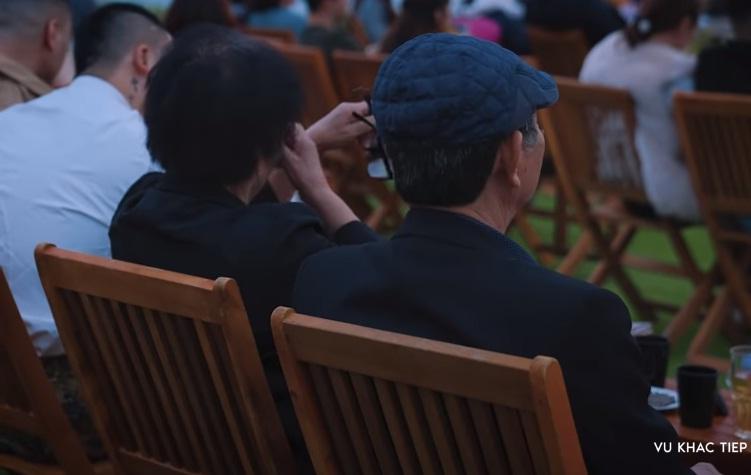 Mẹ đẻ Vũ Khắc Tiệp nước mắt lưng tròng khi nói về con-6