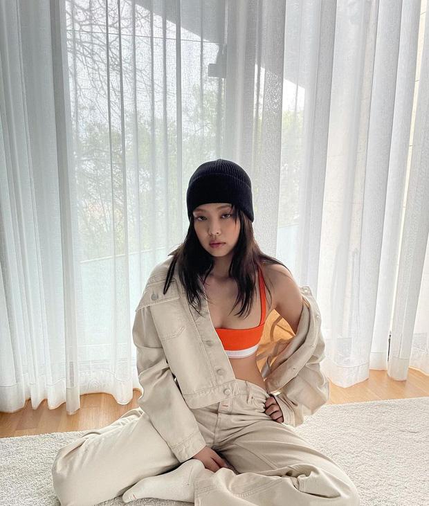 Cả MXH đang nổ tung vì Jennie (BLACKPINK) tung ảnh mặc nội y-3