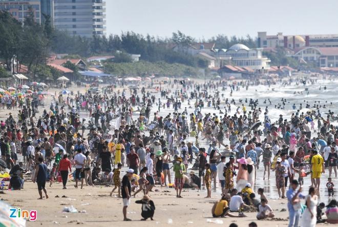 Vũng Tàu bắt đầu phạt khách tắm biển xong không đeo khẩu trang-1