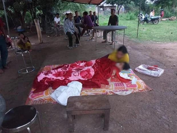 Chơi bóng ở trường, nhóm học sinh bị sét đánh trúng khiến một em tử vong-1