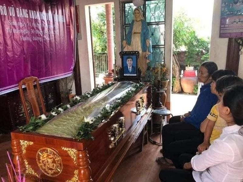 Xót xa tang lễ nam sinh Nghệ An tử vong sau khi cứu 4 cô gái tắm biển ở Huế-2