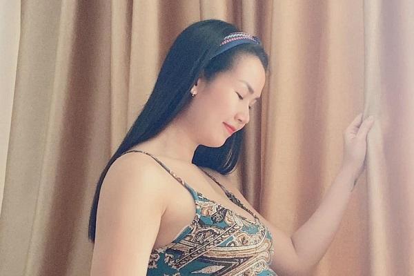 Võ Hạ Trâm bụng bầu khệ nệ cùng chồng Ấn Độ xét nghiệm Covid-19 trong đêm-4